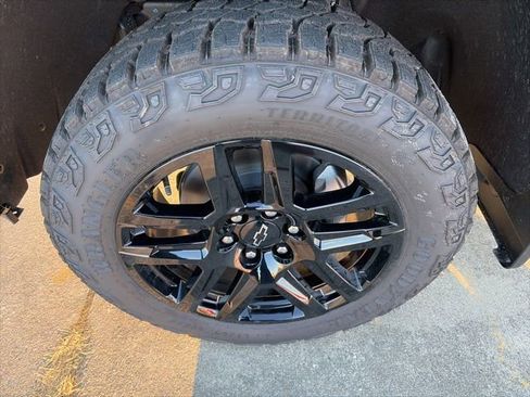 New 2026 Chevrolet Silverado 1500 Custom Trail Boss w/ LPO, Dark Essentials Package AWD/4WD image 10