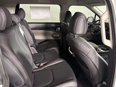 New 2026 Kia Carnival FWD image 42