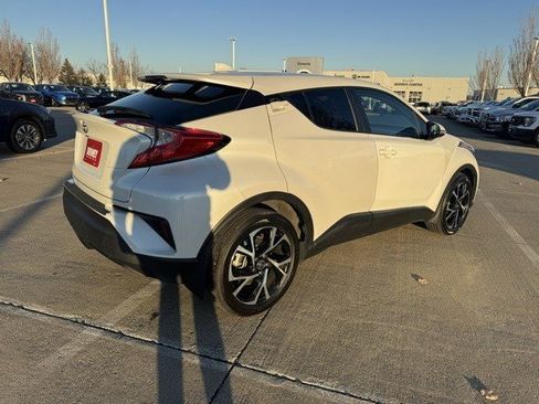 Used 2022 Toyota C-HR XLE image 7
