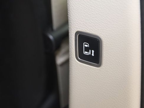 Used 2017 Chrysler Pacifica Touring-L image 14