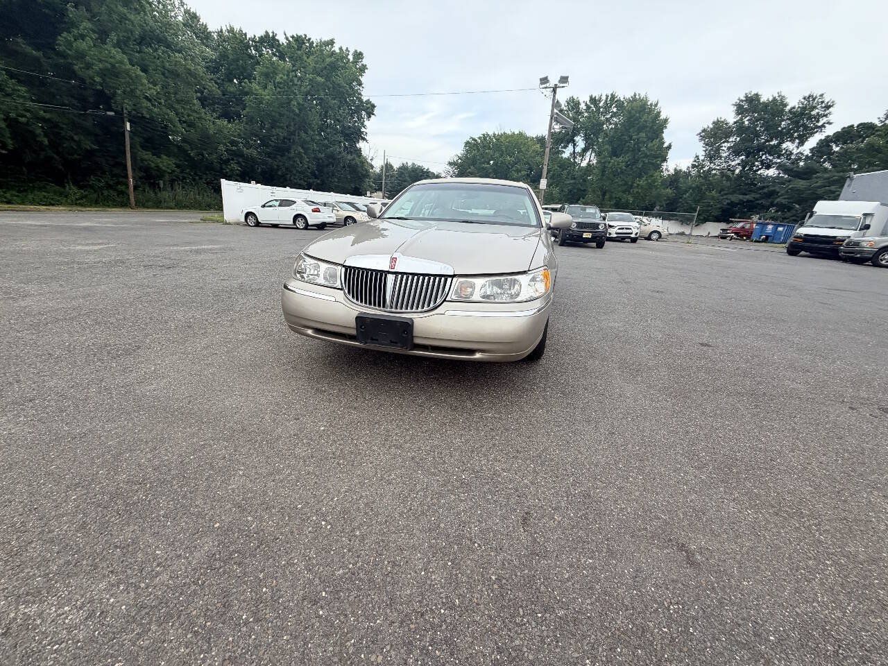Used 1999 Lincoln Town Car Signature RWD image 16