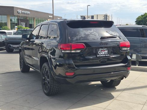 Used 2019 Jeep Grand Cherokee Altitude AWD/4WD image 7
