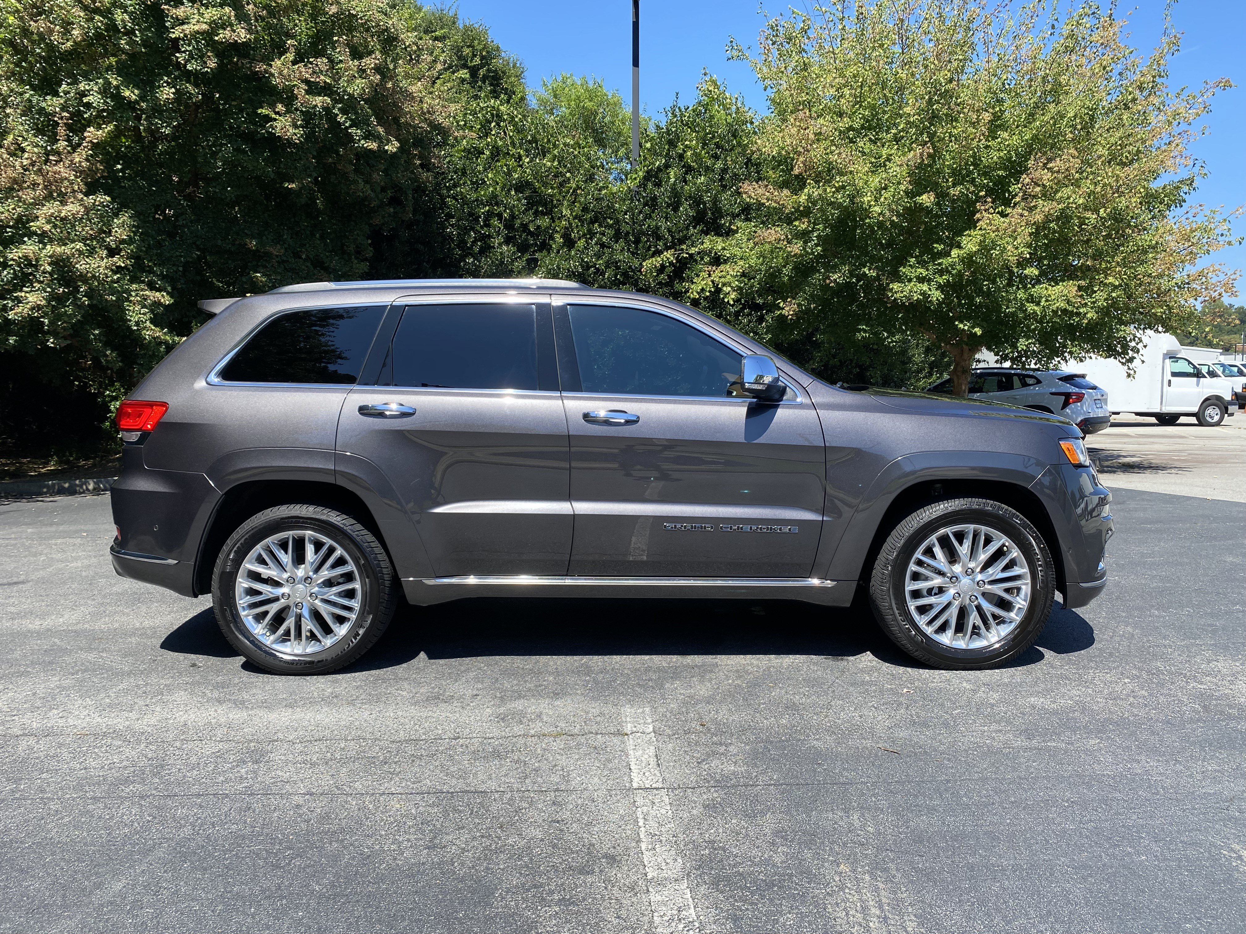 Used 2017 Jeep Grand Cherokee Summit AWD/4WD image 10