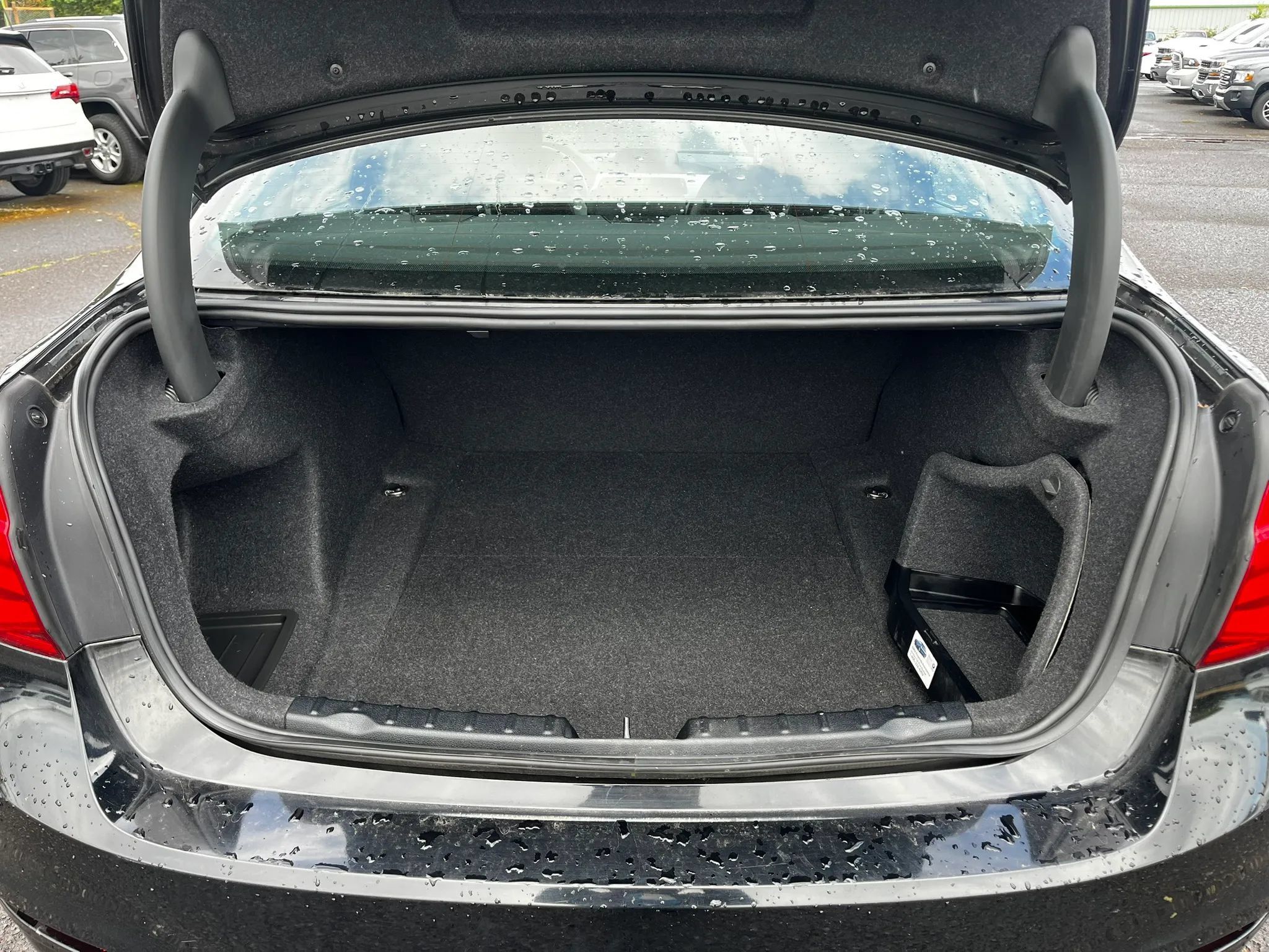 Used 2017 BMW 320i Sedan RWD image 13