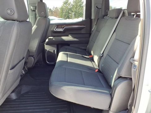 Used 2023 GMC Sierra 1500 SLE image 13