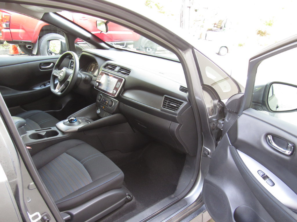 Used 2025 Nissan Leaf S FWD image 16