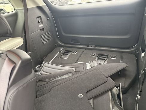 Used 2023 Kia Carnival EX image 27