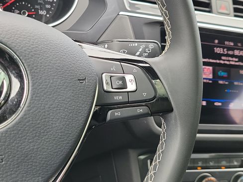 Used 2021 Volkswagen Tiguan SE w/ Panoramic Sunroof Package FWD image 17
