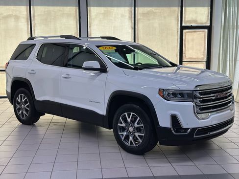 Certified 2023 GMC Acadia SLT w/ Preferred Package image 1