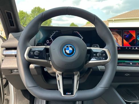 Used 2026 BMW 550e xDrive AWD/4WD image 33