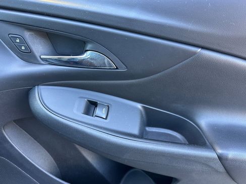 Used 2018 Chevrolet Volt LT FWD image 20