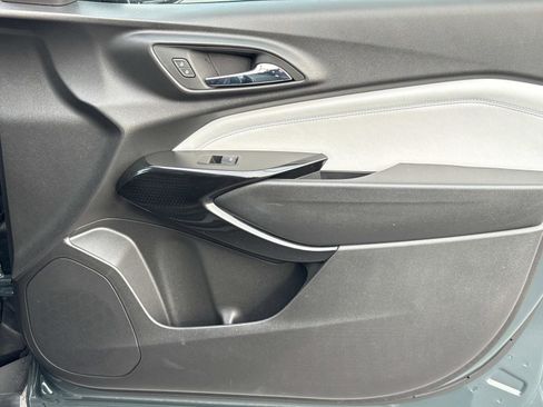 Used 2025 Chevrolet Trax LT image 17