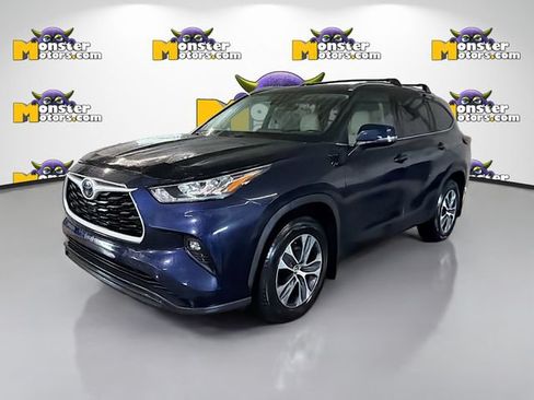 Used 2020 Toyota Highlander XLE AWD/4WD image 1