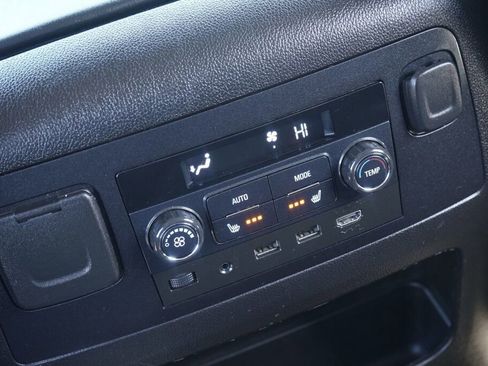 Used 2018 Chevrolet Suburban Premier image 22