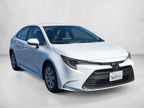 Used 2023 Toyota Corolla LE FWD image 3