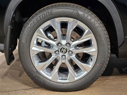 New 2026 Toyota Highlander Limited AWD/4WD image 24