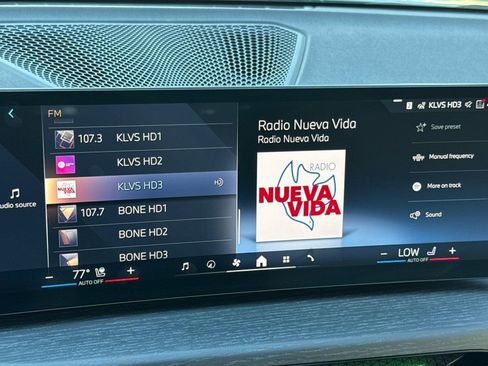 Used 2025 BMW 330i Sedan w/ Premium Package image 23