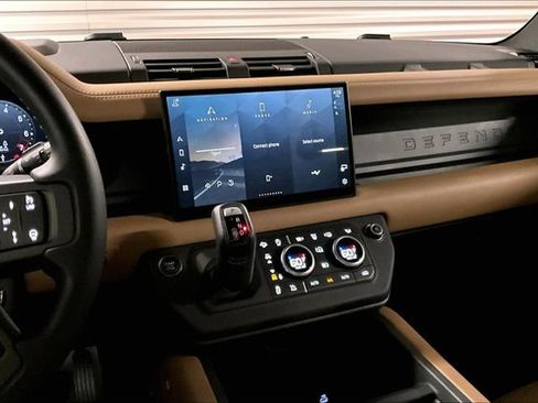 Certified 2025 Land Rover Defender 130 X-Dynamic SE AWD/4WD image 5