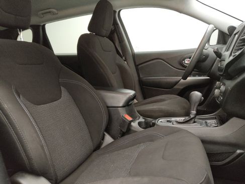 Used 2021 Jeep Cherokee Latitude image 21