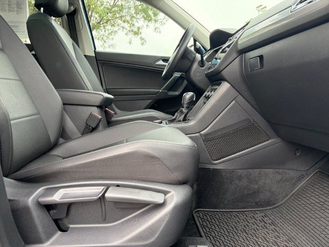 Used 2020 Volkswagen Tiguan SEL AWD/4WD image 19
