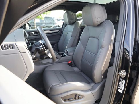 Used 2023 Porsche Cayenne Platinum Edition AWD/4WD image 24