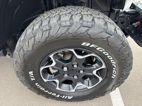 Used 2023 Jeep Wrangler Unlimited Rubicon 4xe w/ Steel Bumper Group AWD/4WD image 34