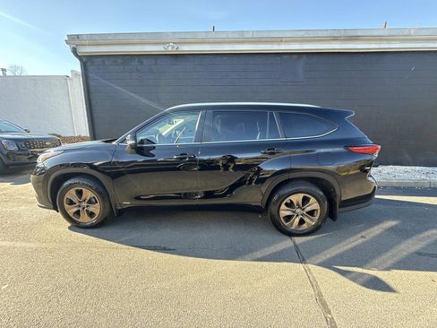 Used 2023 Toyota Highlander Bronze Edition image 6
