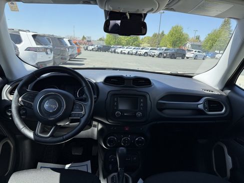 Used 2017 Jeep Renegade Latitude w/ Popular Equipment Group AWD/4WD image 20