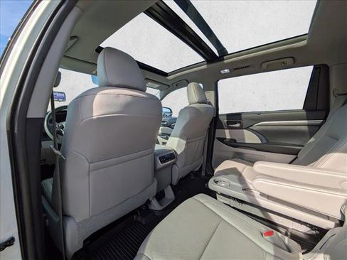 Used 2019 Toyota Highlander Limited Platinum image 19