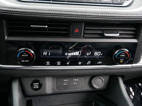 Used 2025 Nissan Rogue SV AWD/4WD image 24