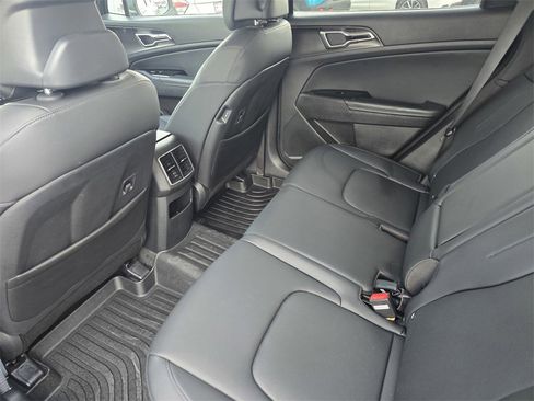 Used 2024 Kia Sportage EX image 12