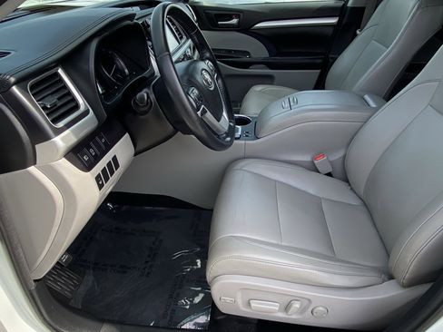 Certified 2018 Toyota Highlander XLE image 29