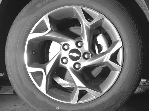 Used 2025 Chevrolet Trax LT w/ LT Convenience Package FWD image 13