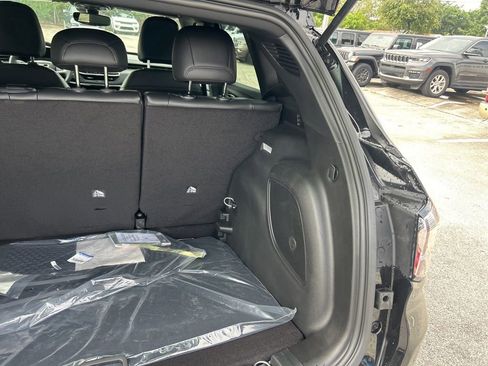 New 2025 Jeep Compass Latitude w/ Sun & Sound Group image 31