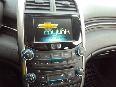 Used 2015 Chevrolet Malibu LT w/ Power Convenience Package image 11