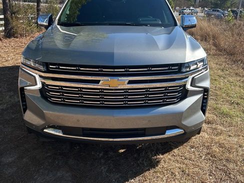 Used 2023 Chevrolet Suburban Premier w/ Advanced Technology Package image 3