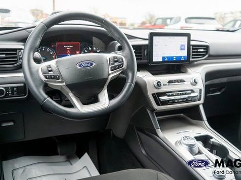 Used 2023 Ford Explorer XLT AWD/4WD image 13