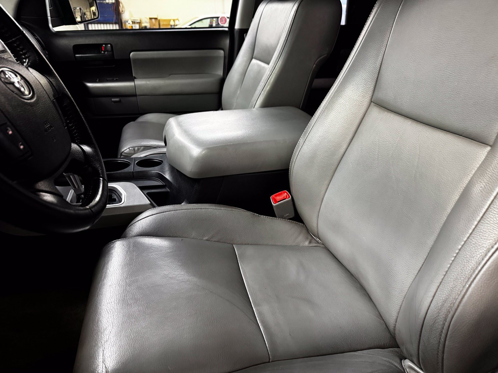 Used 2010 Toyota Sequoia SR5 AWD/4WD image 9