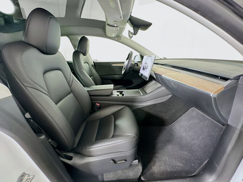 Used 2024 Tesla Model Y Long Range image 29