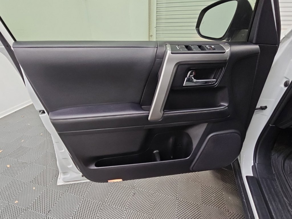 Used 2024 Toyota 4Runner SR5 Premium w/ Moonroof Package RWD image 31