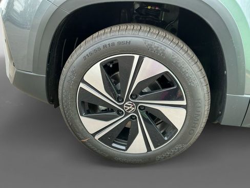 New 2025 Volkswagen Taos SE image 14