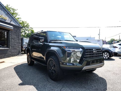 Used 2026 Lexus GX 550 AWD/4WD image 2