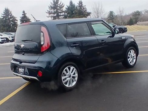 Used 2019 Kia Soul + image 2