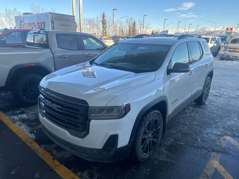 Used 2023 GMC Acadia SLE w/ Driver Convenience Package image 2