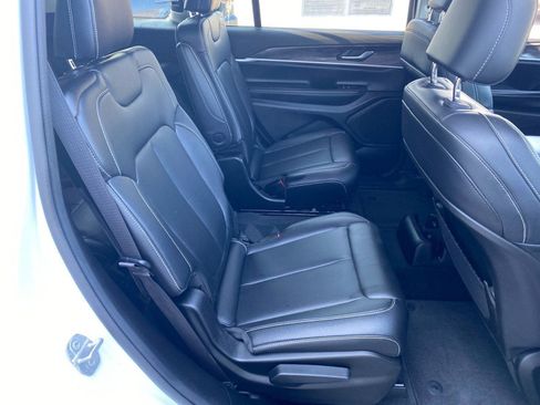 Used 2023 Jeep Grand Cherokee L Limited AWD/4WD image 25
