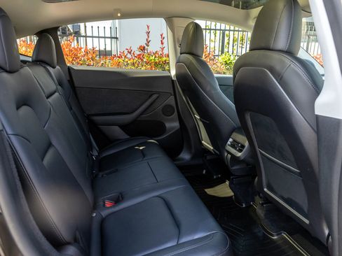 Used 2023 Tesla Model Y AWD image 28