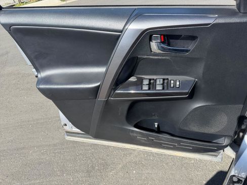 Used 2018 Toyota RAV4 SE w/ Advanced Technology Package image 23