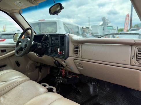 Used 2003 Chevrolet Silverado 2500 W/T RWD image 29
