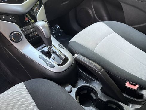 Used 2011 Chevrolet Cruze LS FWD image 23
