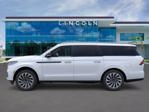 New 2025 Lincoln Navigator L Black Label AWD/4WD image 3